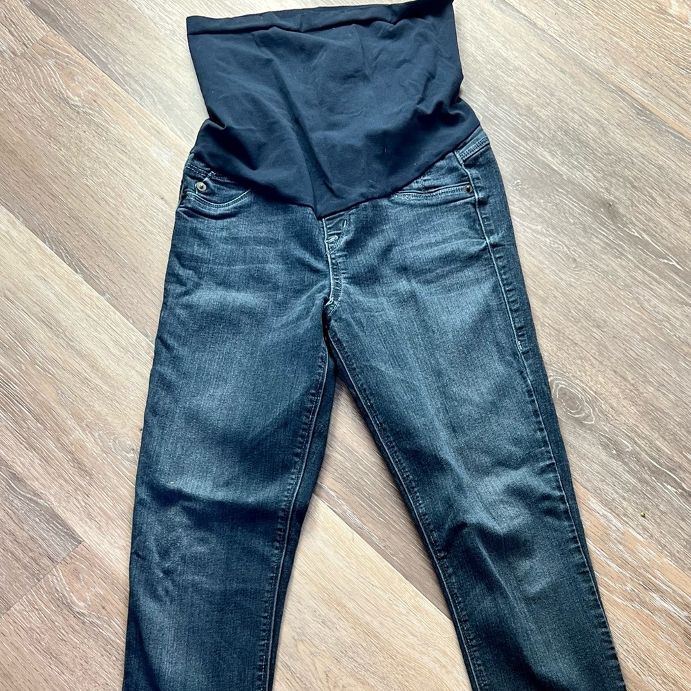Great condition maternity jeans. No flaws, no stains